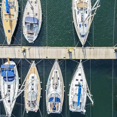 6 Person In Apartman