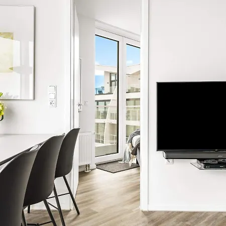 Xxxi Apartment *